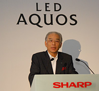 「LED AQUOS」の概要について説明を行う代表取締役 副社長 松本 雅史