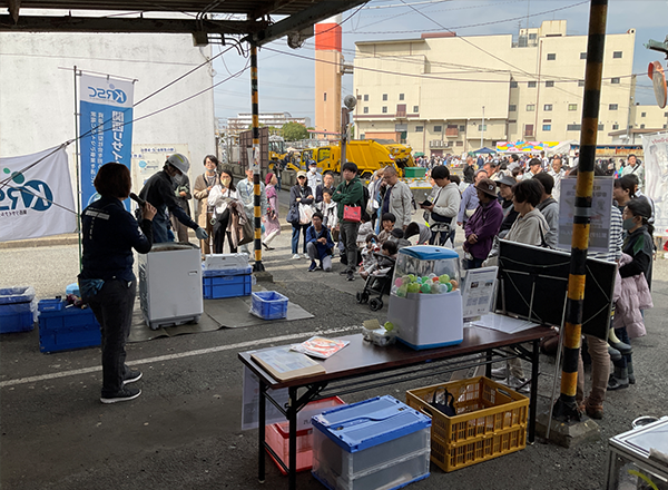 地域イベント（ひらエコまつり）での解体ショーの様子の写真