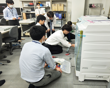 洗濯機技術研修の様子