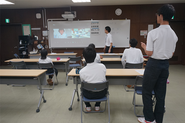オンライン授業の質疑応答の様子の画像