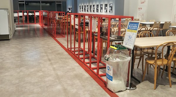 食堂に設置された回収ボックス（大）の画像
