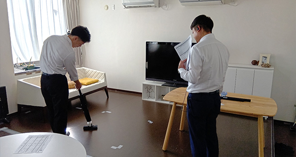 掃除機におけるユーザビリティテストの様子の画像