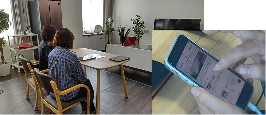 インタビューを受けている様子とスマホを操作している様子