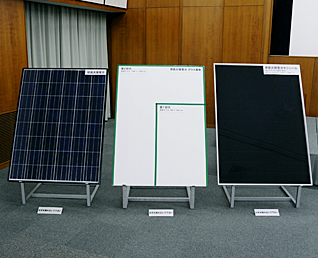 左から結晶太陽電池、薄膜太陽電池 ガラス基板、薄膜太陽電池モジュール