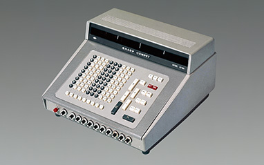 964年に発表した世界発 オールトランジスタタイプ電子式卓上型計算機＜CS-10A＞