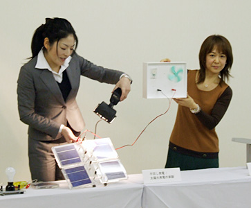手回し発電 / 太陽光発電の実験