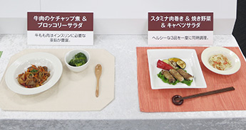 糖尿病の方におすすすめ 左：牛肉のケチャップ煮＆ブロッコリーサラダ 右：スタミナ肉巻き＆焼き野菜＆キャベツサラダ
