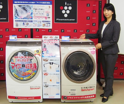 プラズマクラスター洗濯乾燥機左より＜ES-A200-WR（ホワイﾄ系・右開き）＞、＜ES-Z200-NL（ゴールド系・左開き）＞