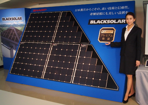 住宅用　単結晶太陽電池モジュール「BLACKSOLAR」左より＜NQ-210AD＞＜NQ-148AD＞＜NQ-095RD＞
